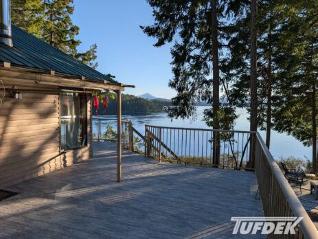 Lakeside cabin with waterproof decking