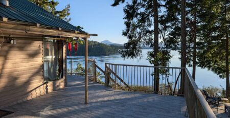 Lakeside cabin with waterproof decking